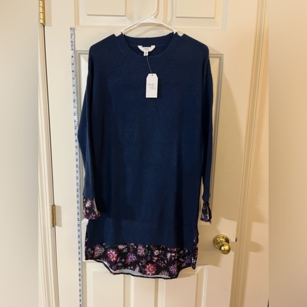 Time and Tru Women’s Sweater Dress, oversized XS, this probably fit a medium